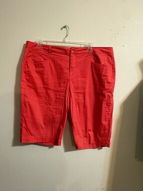 Bandolino shorts Women’s 18W coral long jean shorts Ivette style with pockets